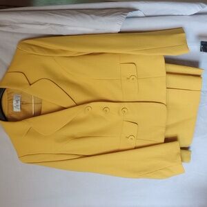 NWT Le Suit 2pc Golden summer color!